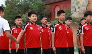 塔沟武校后山埋人